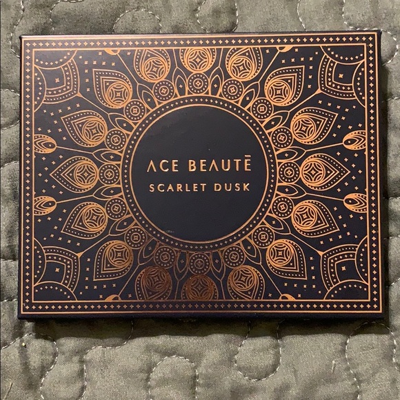 Ace Beautē Scarlett Dusk pallete - Picture 2 of 3